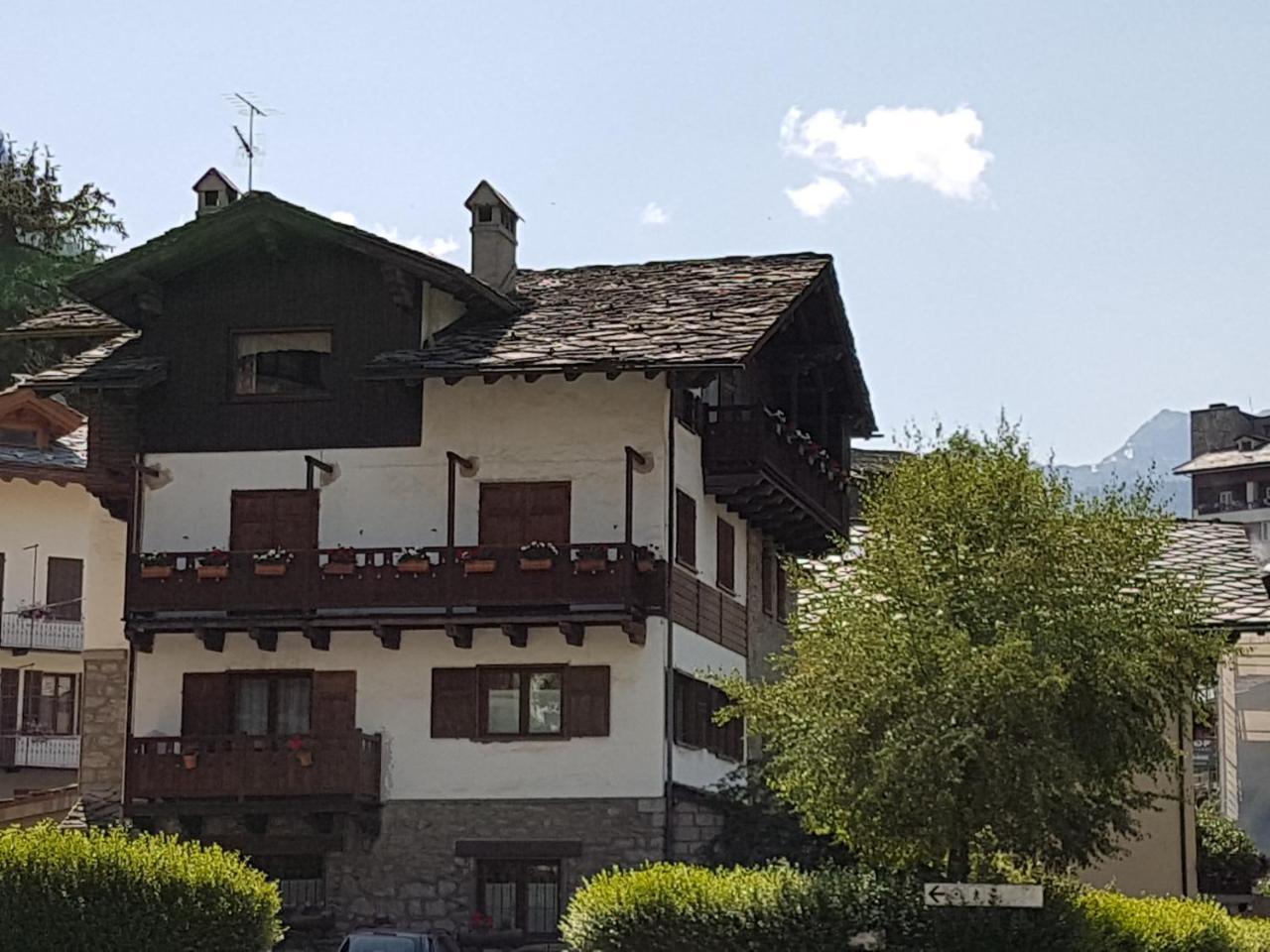 Appartamenti Dei Giardini Courmayeur Exteriör bild